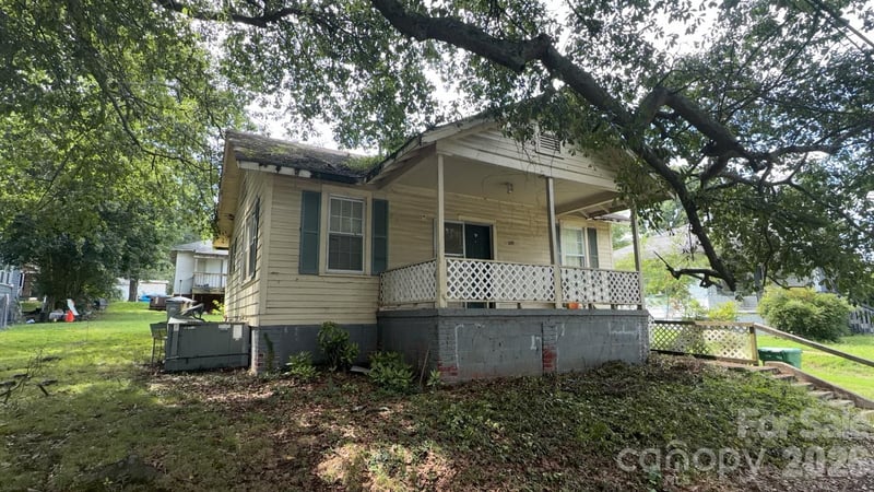 109 Dean Street, Gastonia, NC - 2 beds, 1 bath, 888 sqft - $109,000