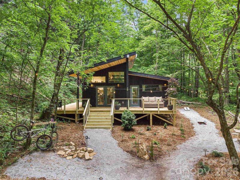 352 Twinbrook Lane, Maggie Valley, NC - 1 bed, 1 bath, 520 sqft - $279,900