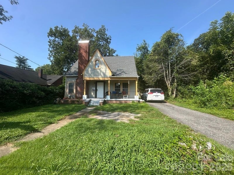 311 Beall Street NW, Lenoir, NC - 3 beds, 2 baths, 2,079 sqft - $145,000