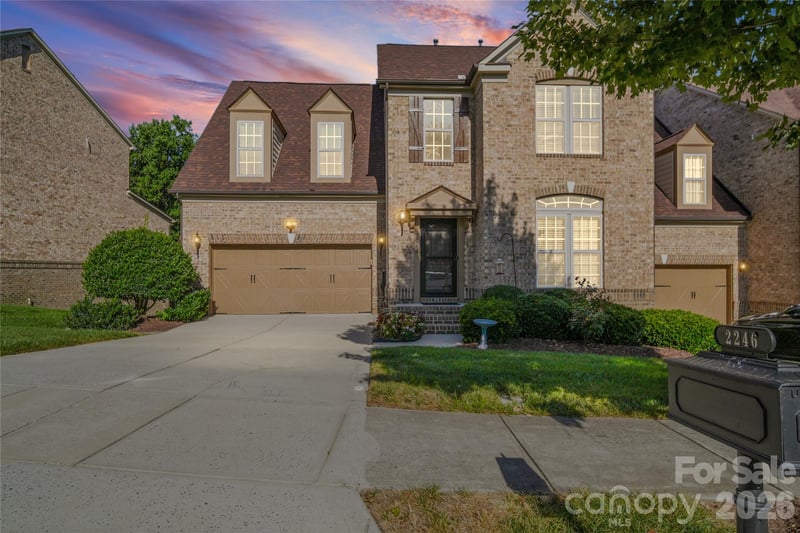 2246 Donnington Lane NW, Concord, NC - 4 beds, 3.5 baths, 4,736 sqft - $675,000