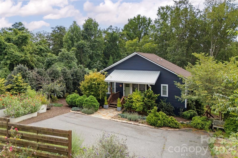 12 Twig Lane, Asheville, NC - 4 beds, 2.5 baths, 1,976 sqft - $729,000