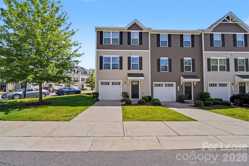 6042 Cutwater Circle, Charlotte, NC - 3 beds, 2.5 baths - $2,095