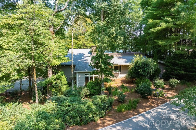 73 Lake Point Drive, Lake Toxaway, NC - 3 beds, 3 baths, 2,765 sqft - $4,200,000