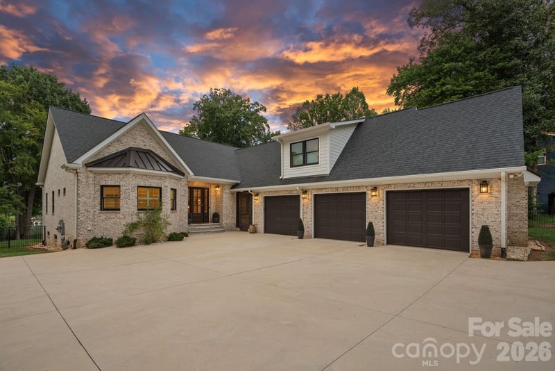 160 Malibu Road, Mooresville, NC - 4 beds, 4 baths, 5,677 sqft - $2,699,000