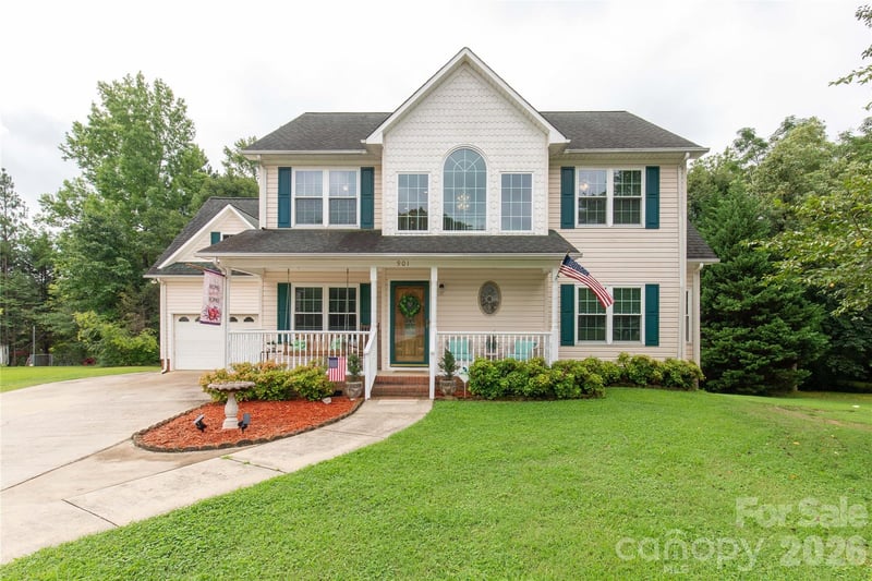 901 Clover Park Drive, Clover, SC - 4 beds, 3.5 baths, 2,436 sqft - $515,000