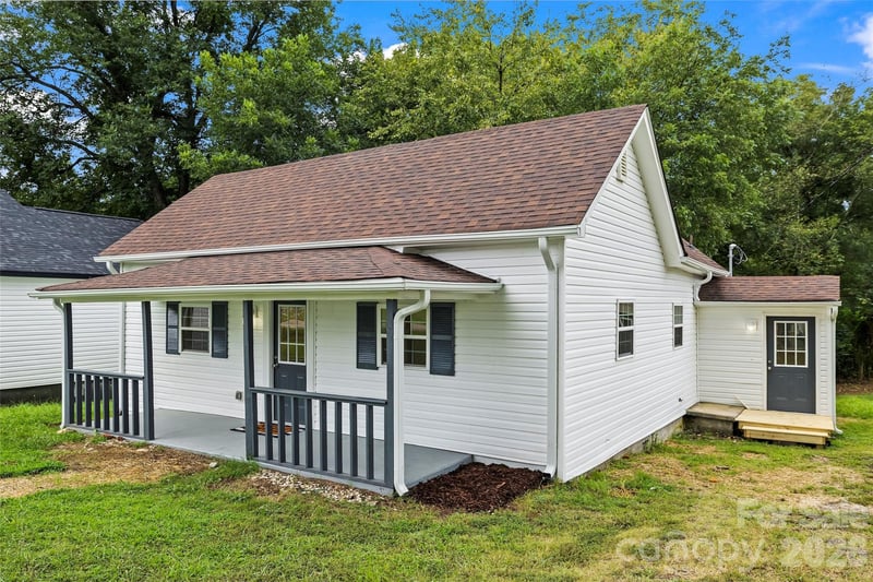 605 Kings Mountain Street, Clover, SC - 2 beds, 1.5 baths, 1,043 sqft - $249,000