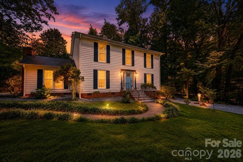 8800 Glencroft Road, Charlotte, NC - 3 beds, 2.5 baths, 2,317 sqft - $528,000