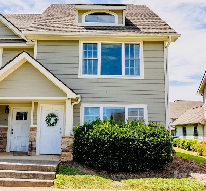 14 Rotunda Circle, Asheville, NC - 3 beds, 3 baths, 1,370 sqft - $310,000