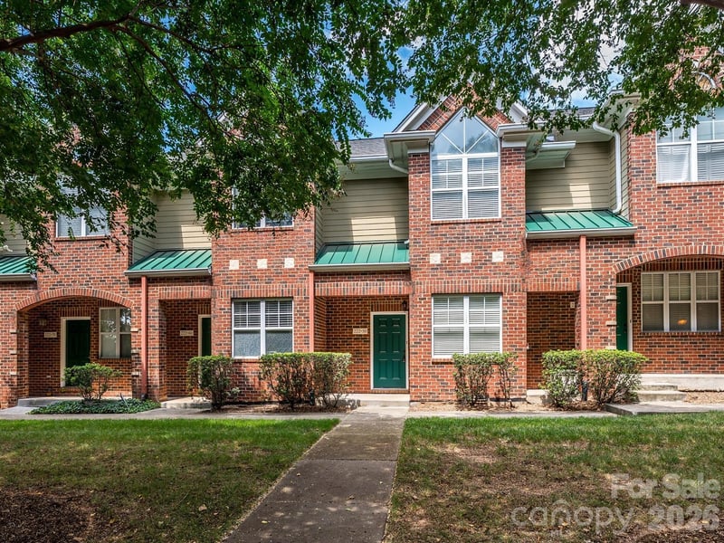 222 S Torrence Street Apt 50, Charlotte, NC - 2 beds, 2.5 baths, 1,151 sqft - $425,000