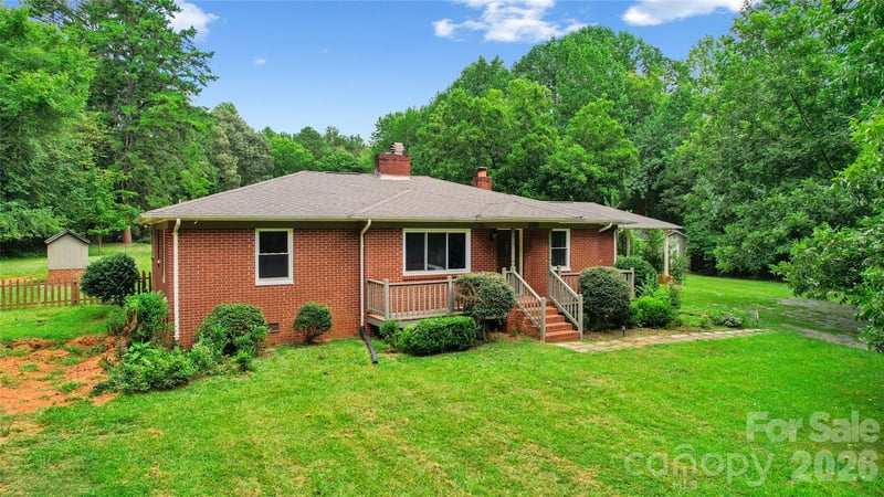2305 Williams Road, Matthews, NC - 3 beds, 2 baths, 1,672 sqft - $620,000