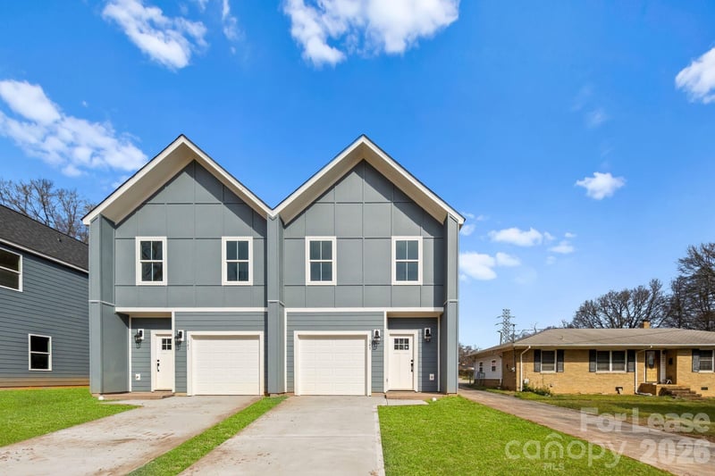341 N Hoskins Road, Charlotte, NC - 3 beds, 2.5 baths - $1,900