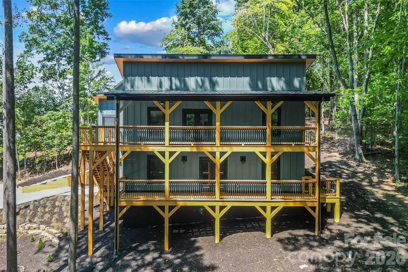 276 Coopers Drive, Hendersonville, NC - 3 beds, 2.5 baths, 2,411 sqft - $750,000