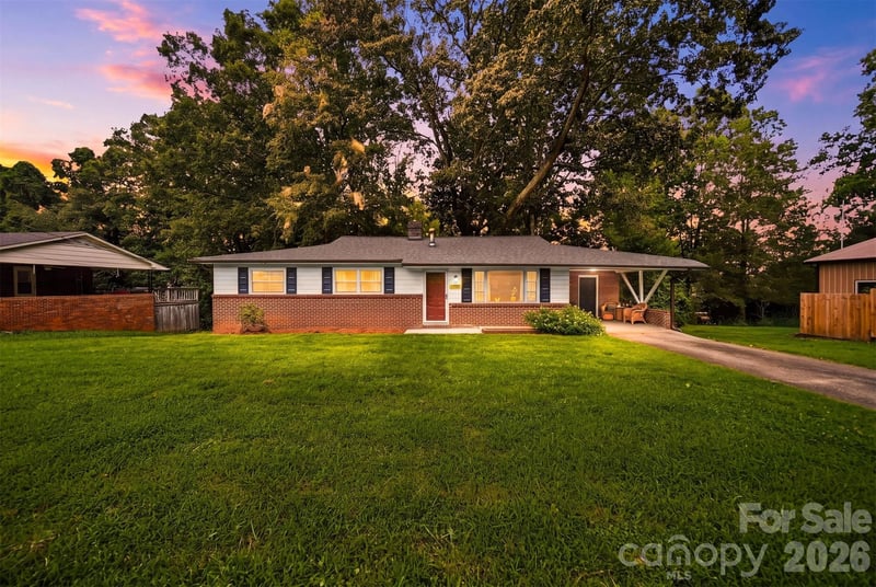 1920 30th Street NE, Hickory, NC - 3 beds, 2 baths, 1,746 sqft - $250,000