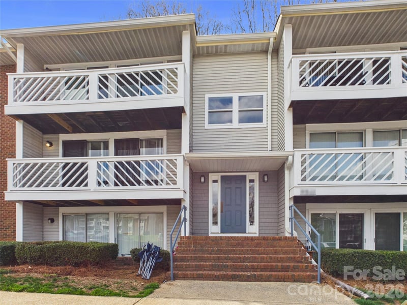 9511 Shannon Green Drive APT E, Charlotte, NC - 2 beds, 437 baths, 62 sqft - $149,000