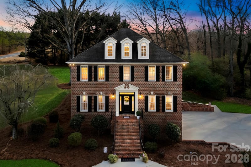 503 Bridgestone Court, Gastonia, NC - 3 beds, 2.5 baths, 2,688 sqft - $569,900