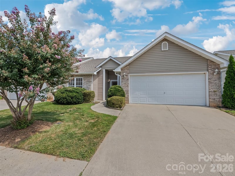 156 Chesire Way, Fletcher, NC - 2 beds, 2 baths, 1,440 sqft - $329,000