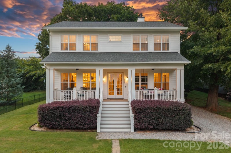 135 Surfside Lane, Mooresville, NC - 4 beds, 4.5 baths, 3,404 sqft - $1,050,000
