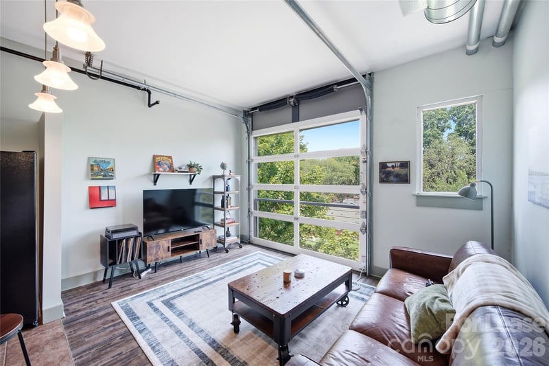 1611 Central Avenue Apt 400, Charlotte, NC - 1 bed, 1 bath, 611 sqft - $2,200