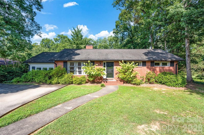 427 S Magnolia Street, Mooresville, NC - 3 beds, 2 baths, 1,647 sqft - $275,000