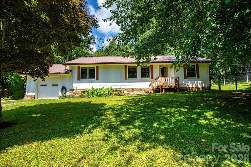 570 Flat Creek Valley Road, Lake Toxaway, NC - 3 beds, 2.5 baths, 1,464 sqft - $651,000