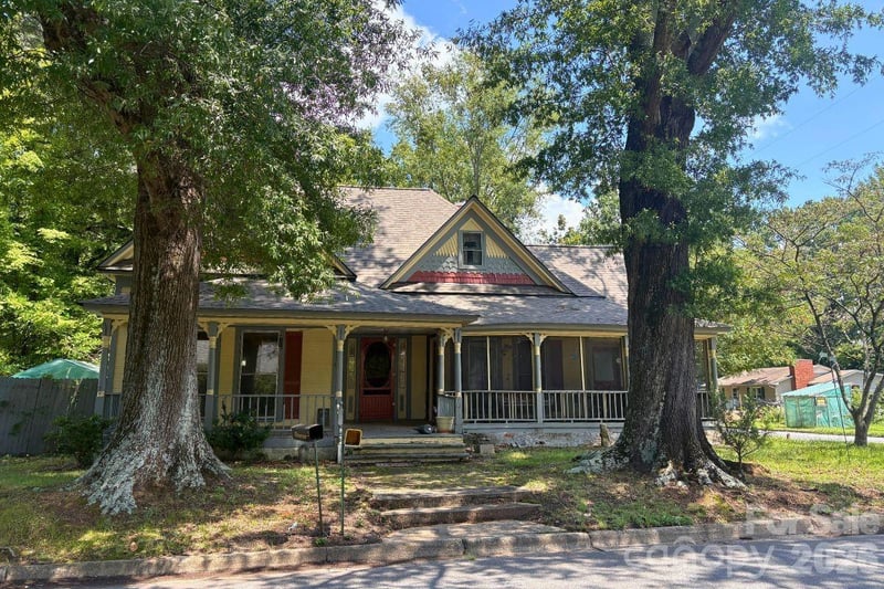 130 Culp Street, Mooresville, NC - 2 beds, 2 baths, 2,753 sqft - $270,000