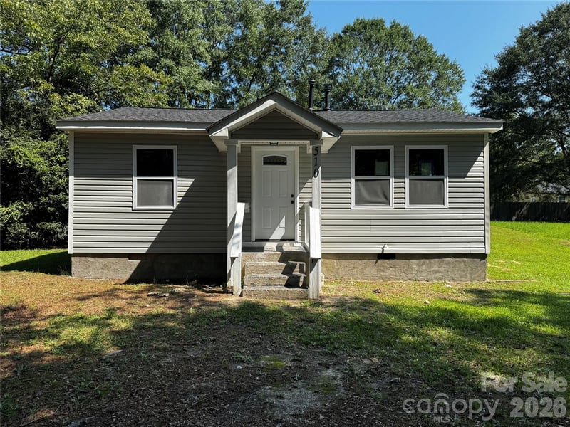 510 E Peachtree Street, Dallas, NC - 2 beds, 1 bath, 720 sqft - $200,000