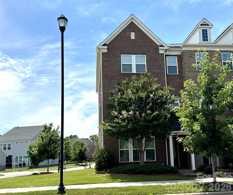 11507 Red Rust Lane, Charlotte, NC - 3 beds, 3.5 baths, 2,506 sqft - $585,000