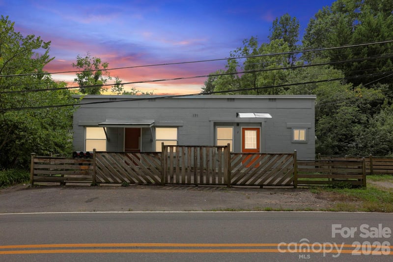 169 and 171 Cragmont Road, Black Mountain, NC - 4 beds, 1,516 sqft - $599,000