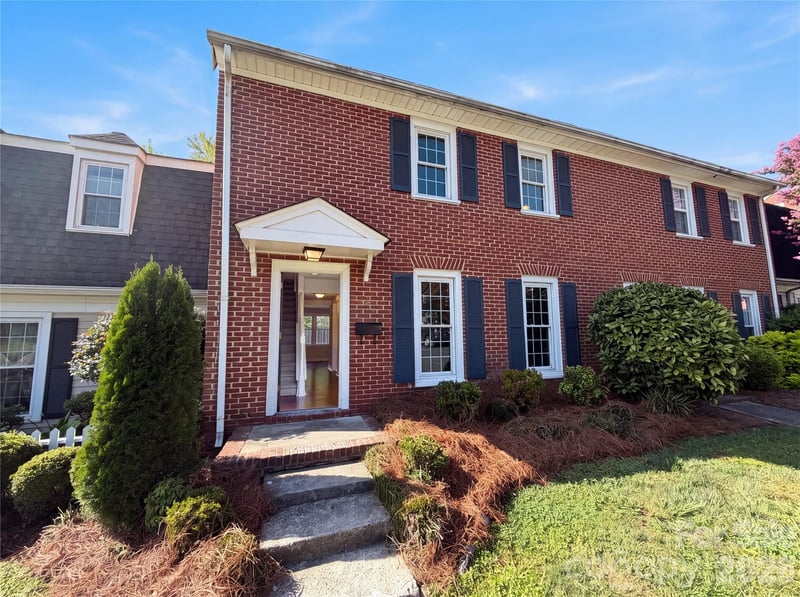 8042 Regent Park Lane, Charlotte, NC - 3 beds, 2 baths, 1,422 sqft - $237,000