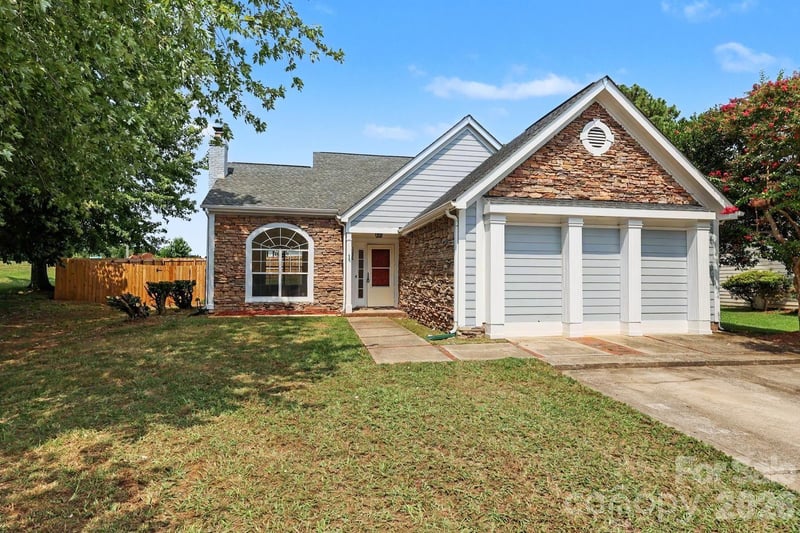 1336 Yorkdale Drive, Charlotte, NC - 3 beds, 2.5 baths, 2,050 sqft - $375,000