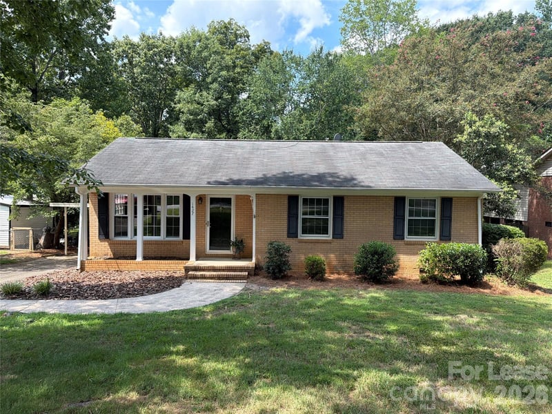 1427 Churchill Drive, Gastonia, NC - 3 beds, 1.5 baths, 1,200 sqft - $1,650