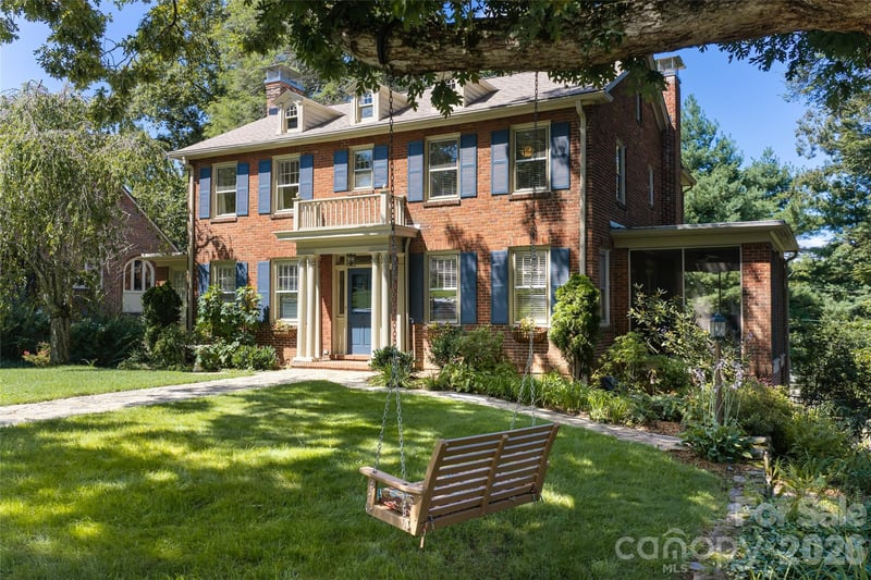 17 Lynwood Road, Asheville, NC - 4 beds, 3.5 baths, 3,401 sqft - $1,295,000