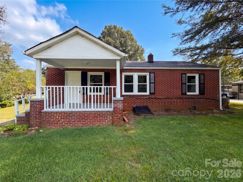 1006 Peachtree Road, Charlotte, NC - 3 beds, 1 bath, 1,181 sqft - $255,000