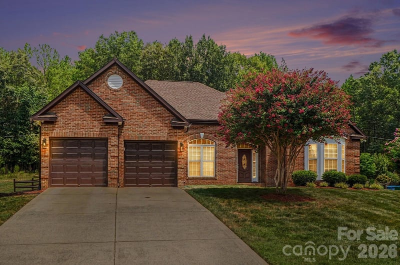 1523 Sweetgum Lane, Matthews, NC - 4 beds, 2 baths, 2,060 sqft - $510,000