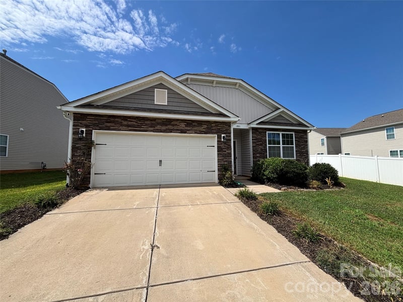 6816 Pennyroyal Way, Charlotte, NC - 3 beds, 2 baths, 1,554 sqft - $340,000