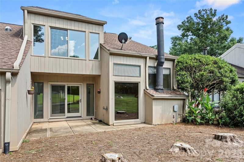 102 Ridgeport Road, Clover, SC - 3 beds, 2.5 baths, 1,665 sqft - $299,000