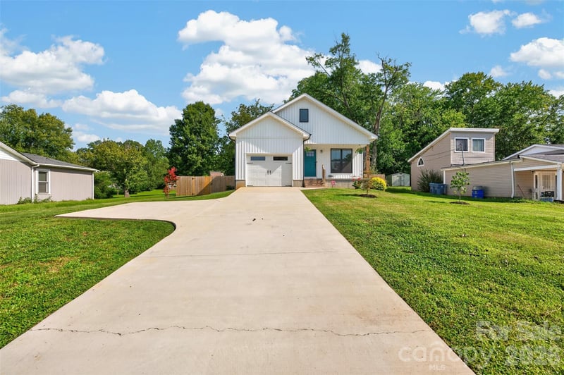 2416 4th Avenue NW, Hickory, NC - 3 beds, 2 baths, 1,300 sqft - $294,900