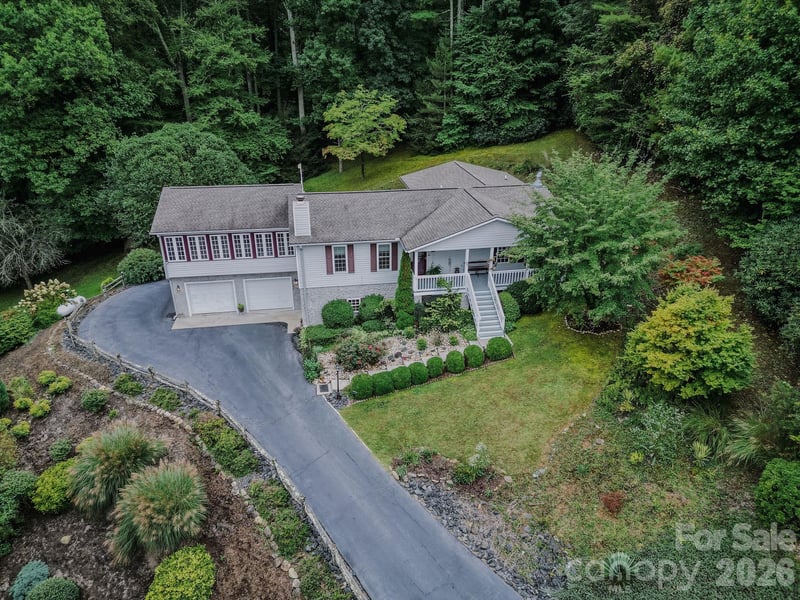 71 Reserve Drive, Burnsville, NC - 3 beds, 4 baths, 3,079 sqft - $598,000