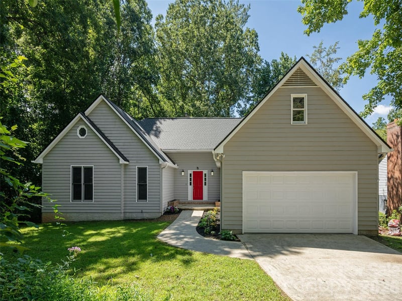 15 Glen Crest Drive, Arden, NC - 3 beds, 3 baths, 2,442 sqft - $550,000