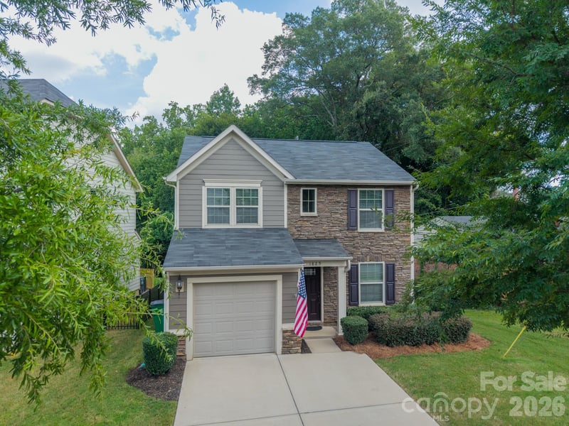 1829 Evergreen Drive, Charlotte, NC - 3 beds, 2.5 baths, 1,424 sqft - $499,000