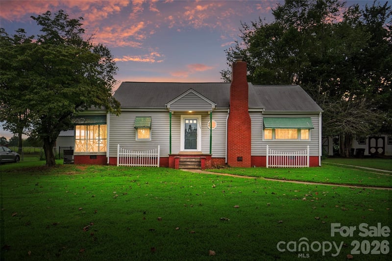 2304 Mclean Street, Gastonia, NC - 2 beds, 1.5 baths, 1,468 sqft - $215,000