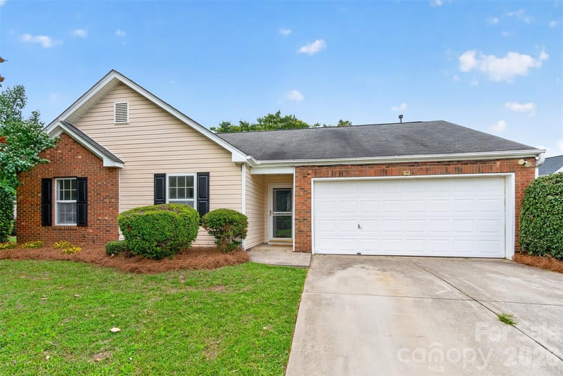 5733 Cardington Court, Charlotte, NC - 3 beds, 2 baths, 1,305 sqft - $345,000