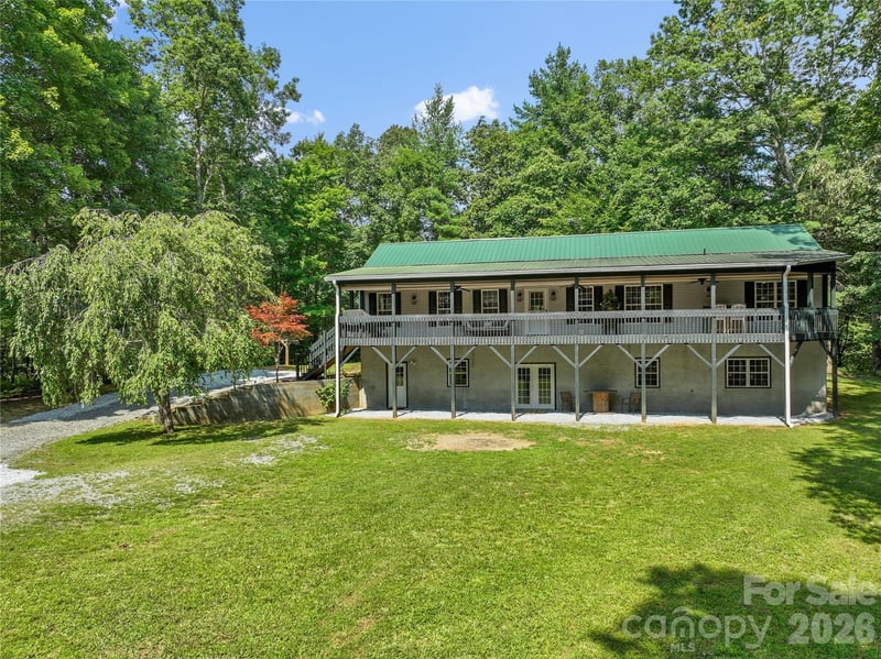 2230 Walnut Hollow Road, Brevard, NC - 3 beds, 3 baths, 2,098 sqft - $469,000