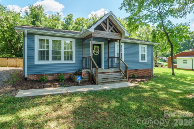 607 E 17th Street, Newton, NC - 2 beds, 2 baths, 997 sqft - $209,000