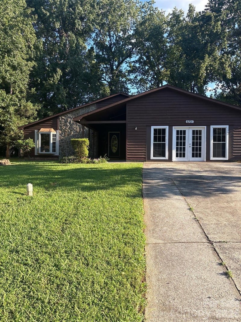 6701 Woodthrush Drive, Charlotte, NC - 3 beds, 2 baths, 2,049 sqft - $350,000