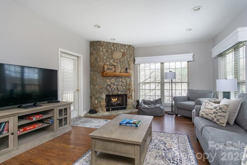 162 Stonecrest Court, Lake Lure, NC - 2 beds, 2 baths, 1,176 sqft - $310,000