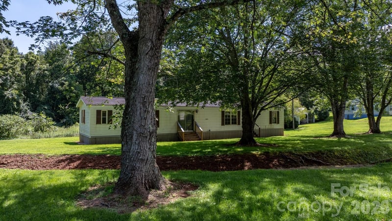 2660 Barrier Loop, Morganton, NC - 2 beds, 2 baths, 1,012 sqft - $110,000