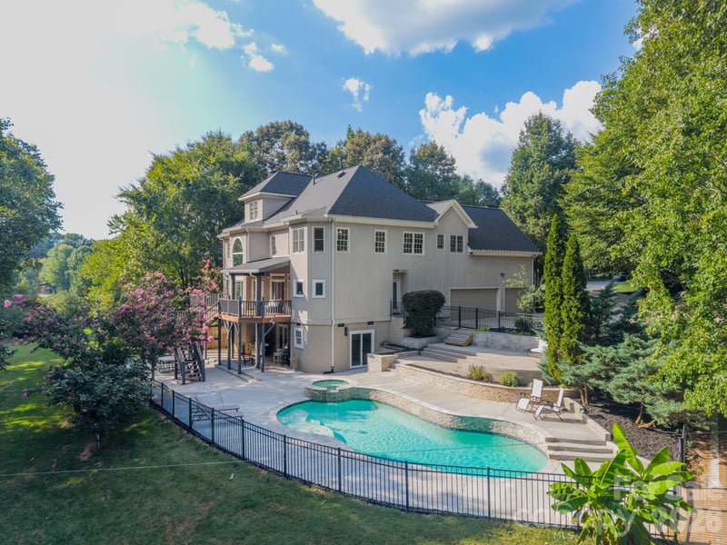 2006 Sandy Pond Lane, Waxhaw, NC - 4 beds, 4.5 baths, 5,209 sqft - $1,549,000