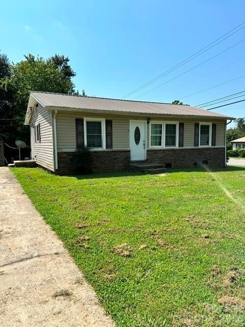 601 E Saunders Avenue, Newton, NC - 3 beds, 1 bath, 864 sqft - $185,000