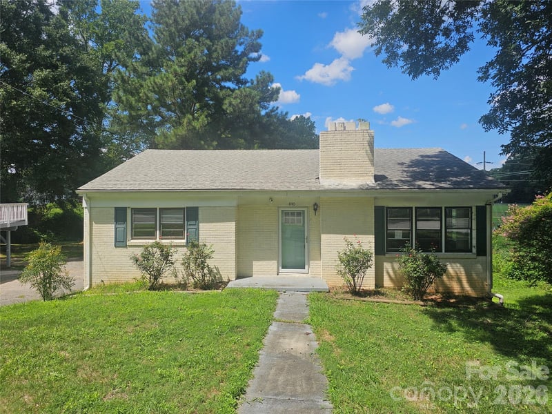 840 W Garrison Boulevard, Gastonia, NC - 3 beds, 1.5 baths, 2,350 sqft - $165,000